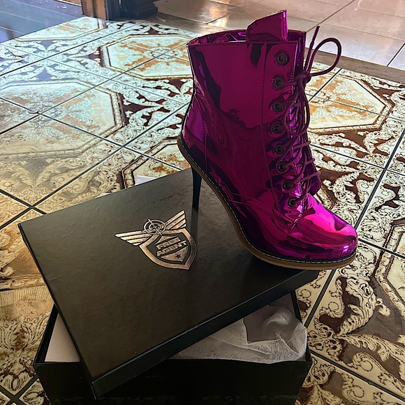Magenta combat heels - Picture 8 of 8